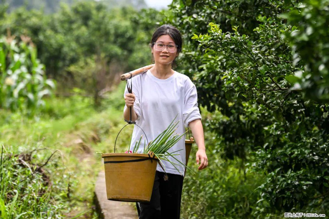 全网追的“扁担女孩”,找了一份暑假工,时薪12元 - 江门生活资讯 - 江门28生活网 jm.28life.com